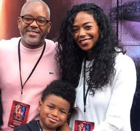 Harry Smith, his wife and his son photo