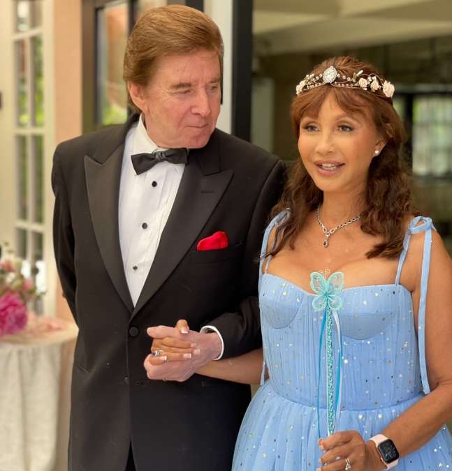 Bobby Sherman and his wife ( Instagram )
